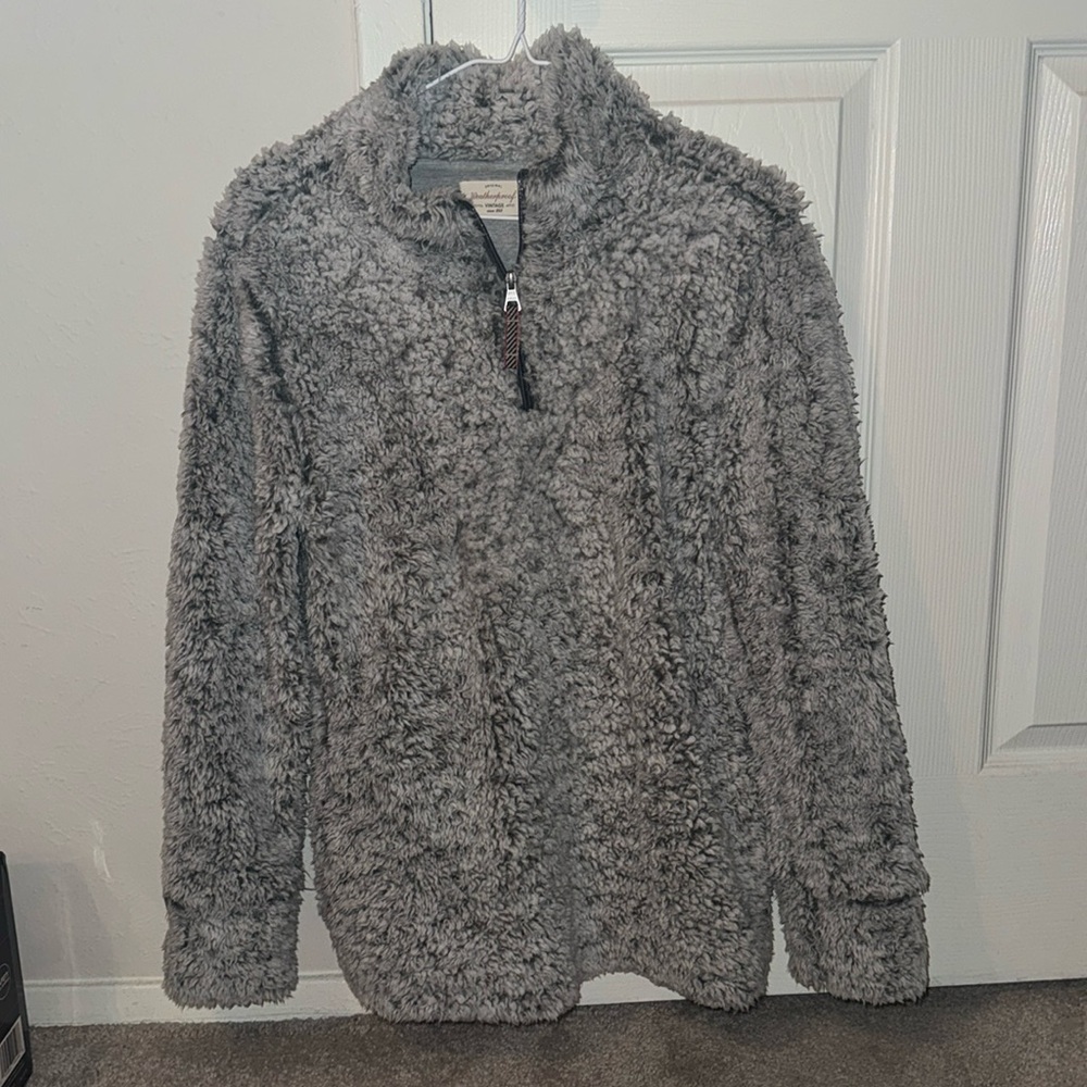 Sherpa pullover with pockets.